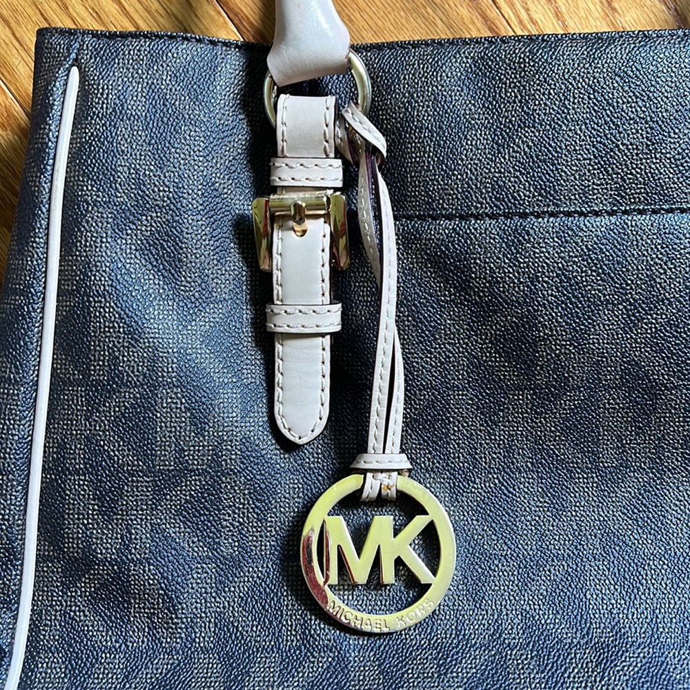Michael Kors purse - Picture 5 of 16